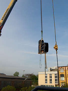 Konzertflügel wird in die 2. Etage transportiert