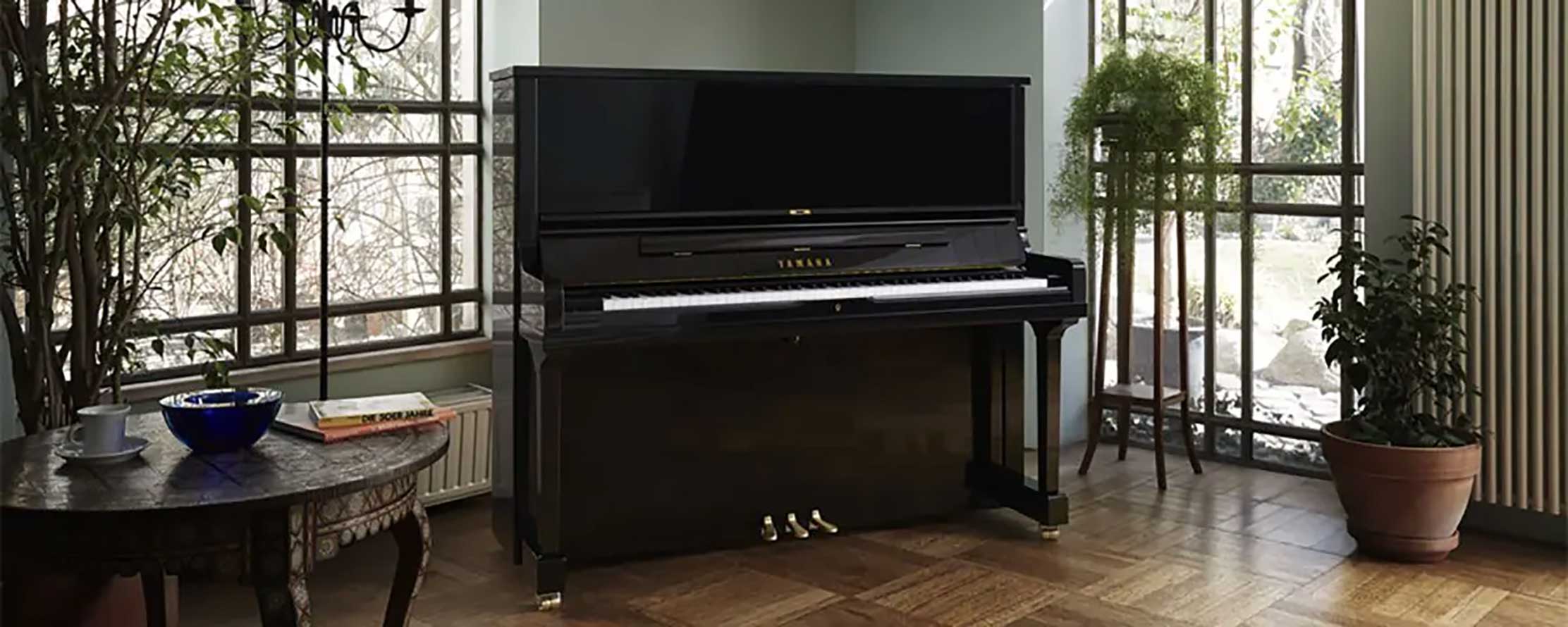 Yamaha SE132 Klavier in eklektischem Raum