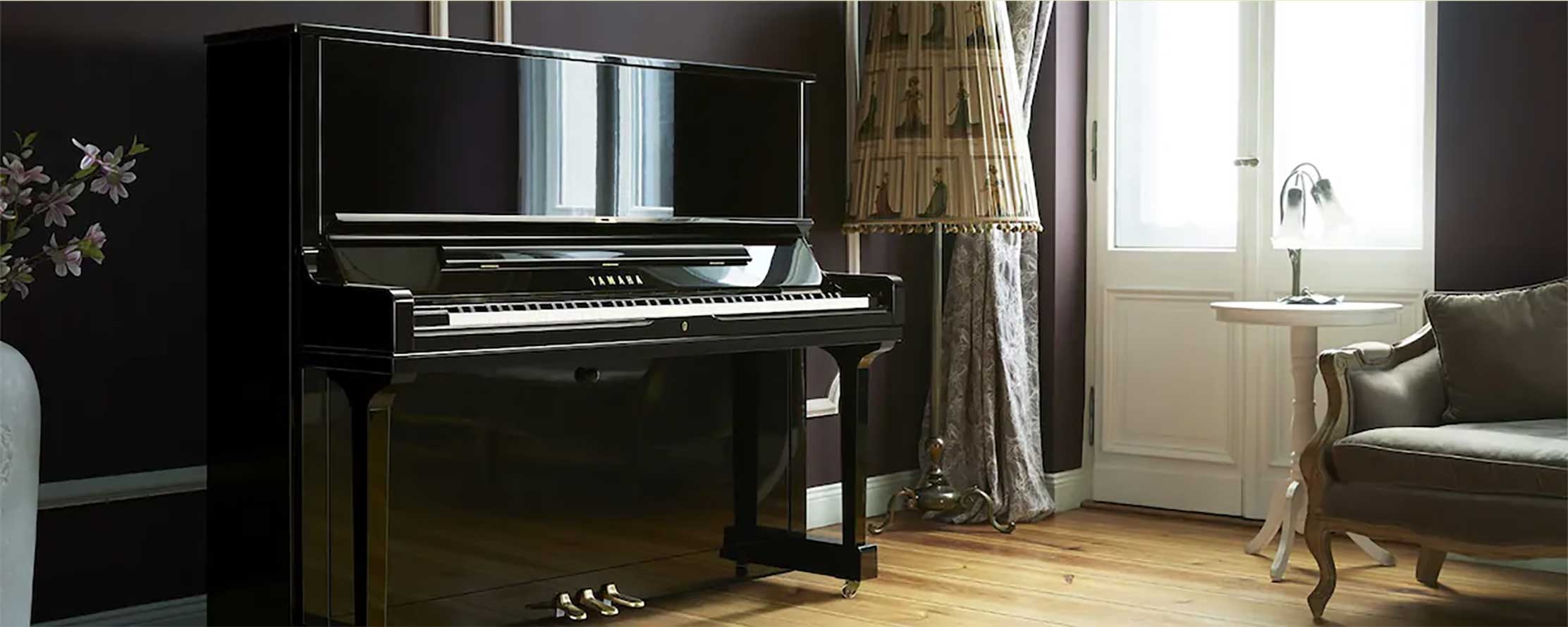 Das Yamaha YUS3-Piano im Jugendstil-Raum