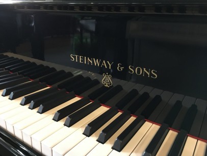 Steinway & Sons O 180 von 1925 in Schwarz poliert