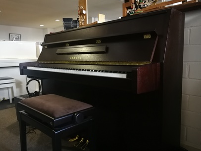 Yamaha b1 ‘SC2 Silent Piano’ von 2019 in Nussbaum satiniert