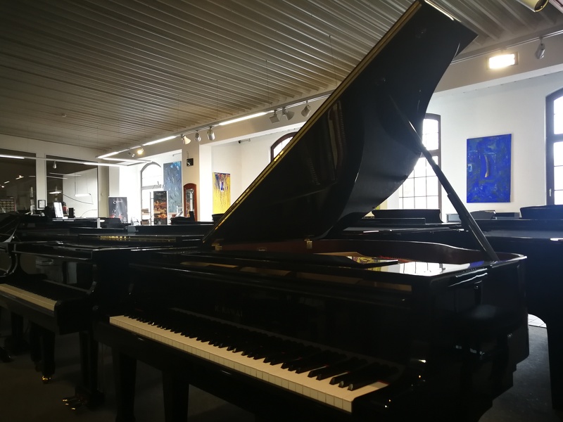 Kawai KF-1 von 1995 in Schwarz poliert