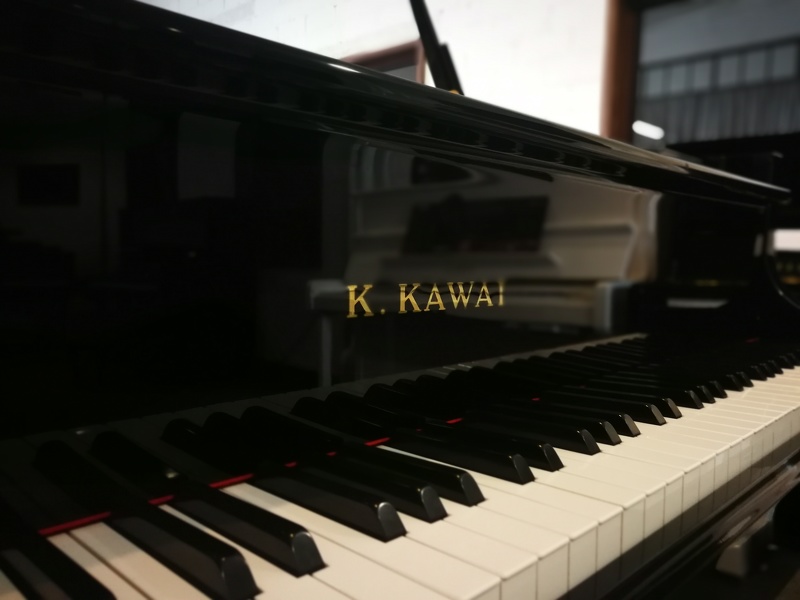 Kawai KF-1 von 1995 in Schwarz poliert