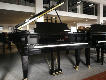 Schimmel K 195 Tradition von 2016 in Schwarz poliert