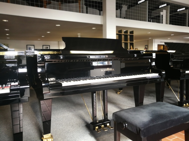 Schimmel K 230 Tradition von 2008 in Schwarz poliert