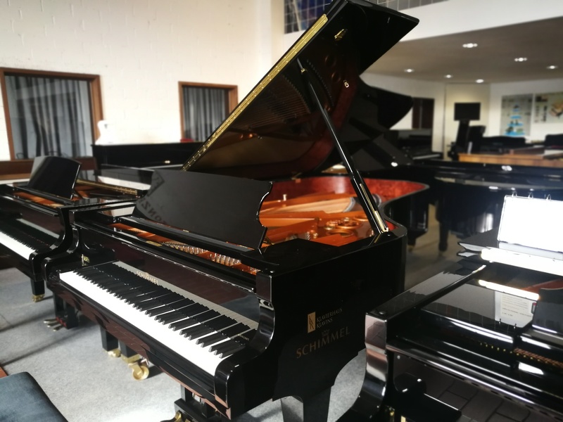 Schimmel K 230 Tradition von 2008 in Schwarz poliert