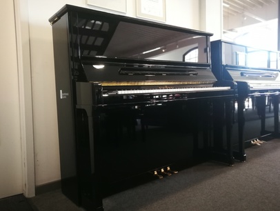 Schimmel Konzert K 132 Tradition von 2015 in Schwarz poliert