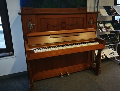 Seiler 129 von 1913 in Nussbaum satiniert