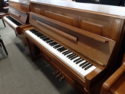 Schimmel 112 A von 1984 in Eiche satiniert