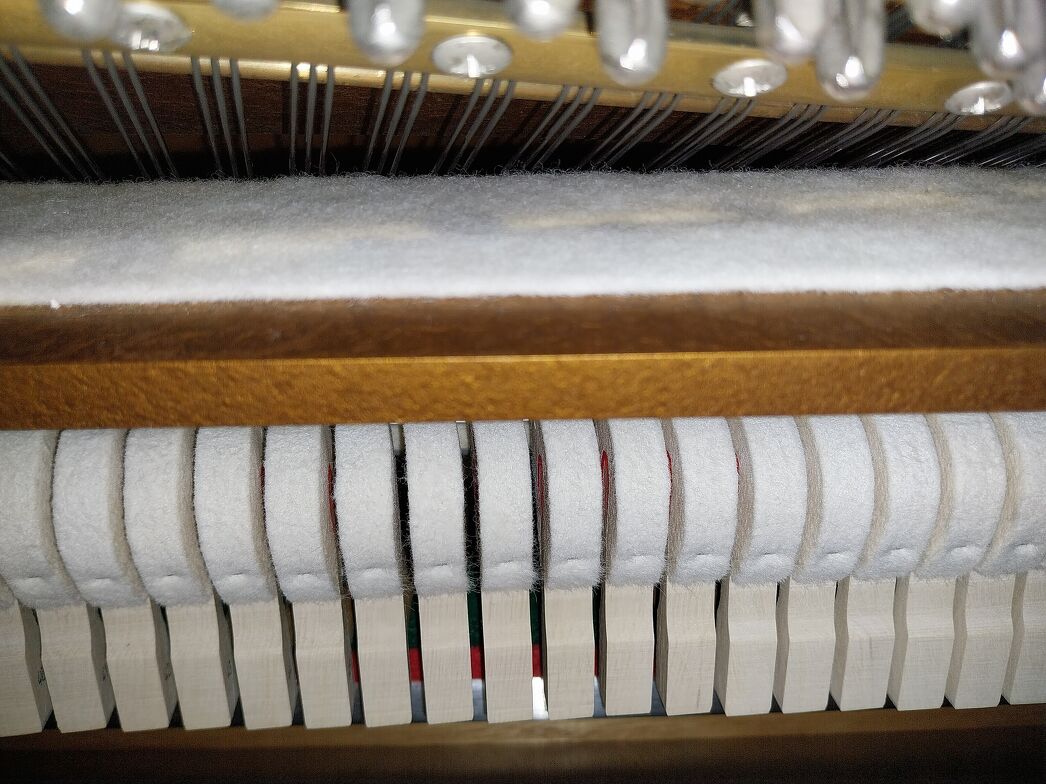 Grotrian-Steinweg 110 Modern von 1974 in Nussbaum satiniert