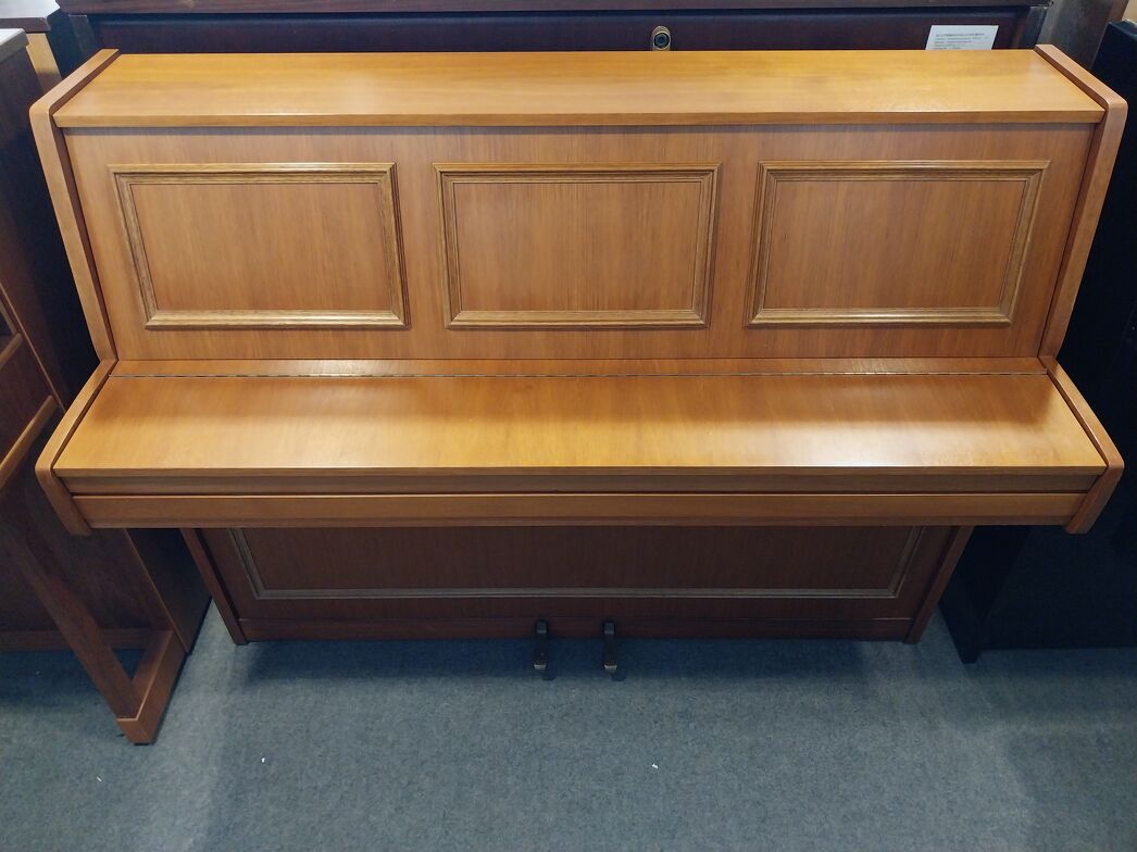 Grotrian-Steinweg 110M AD von 1978 in Nussbaum satiniert
