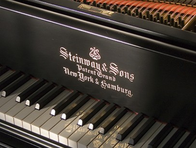 Steinway & Sons O von 1909 in Schwarz satiniert